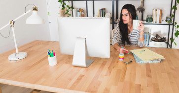 How to Choose the Right Desk for Your Home Office and Work Style